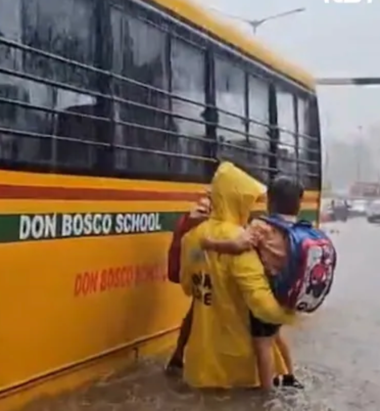 Mumbai Schools Rain Red Alert