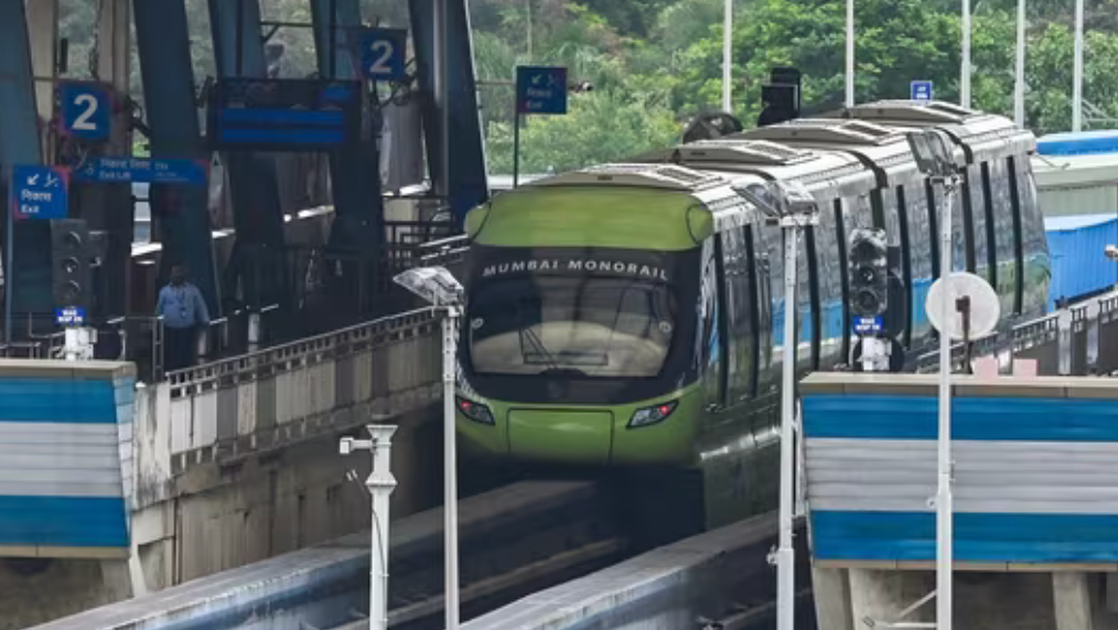 Mumbai Monorail power supply issue